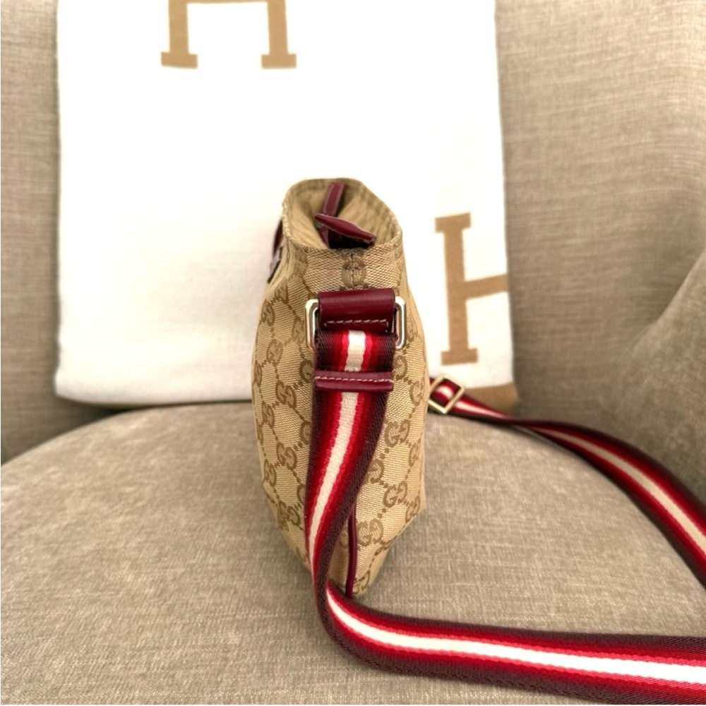 Authentic Gucci brown monogram crossbody bag - Picture 8 of 15
